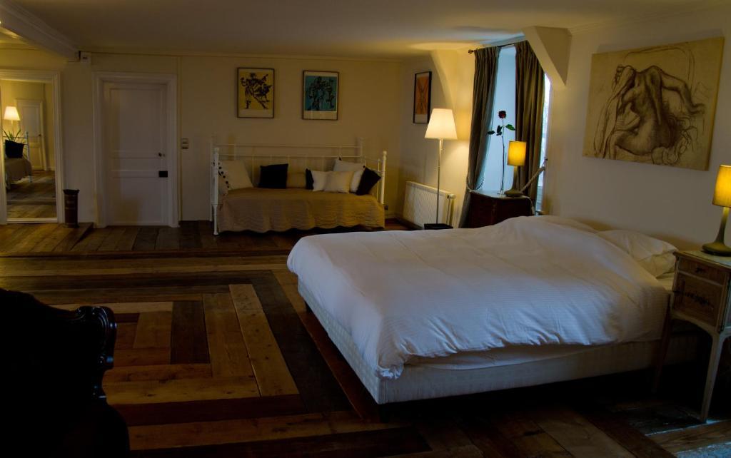 Chateau De Savennes - Caveau De Sabrage Room photo